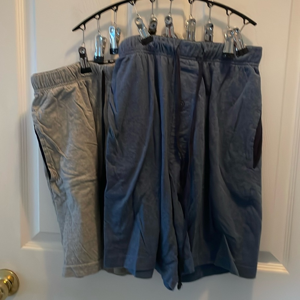 2 pair Men’s Hanes Lounge Shorts - Small